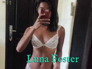 Luna_Foster