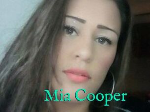 Mia_Cooper