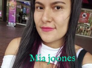 Mia_joones